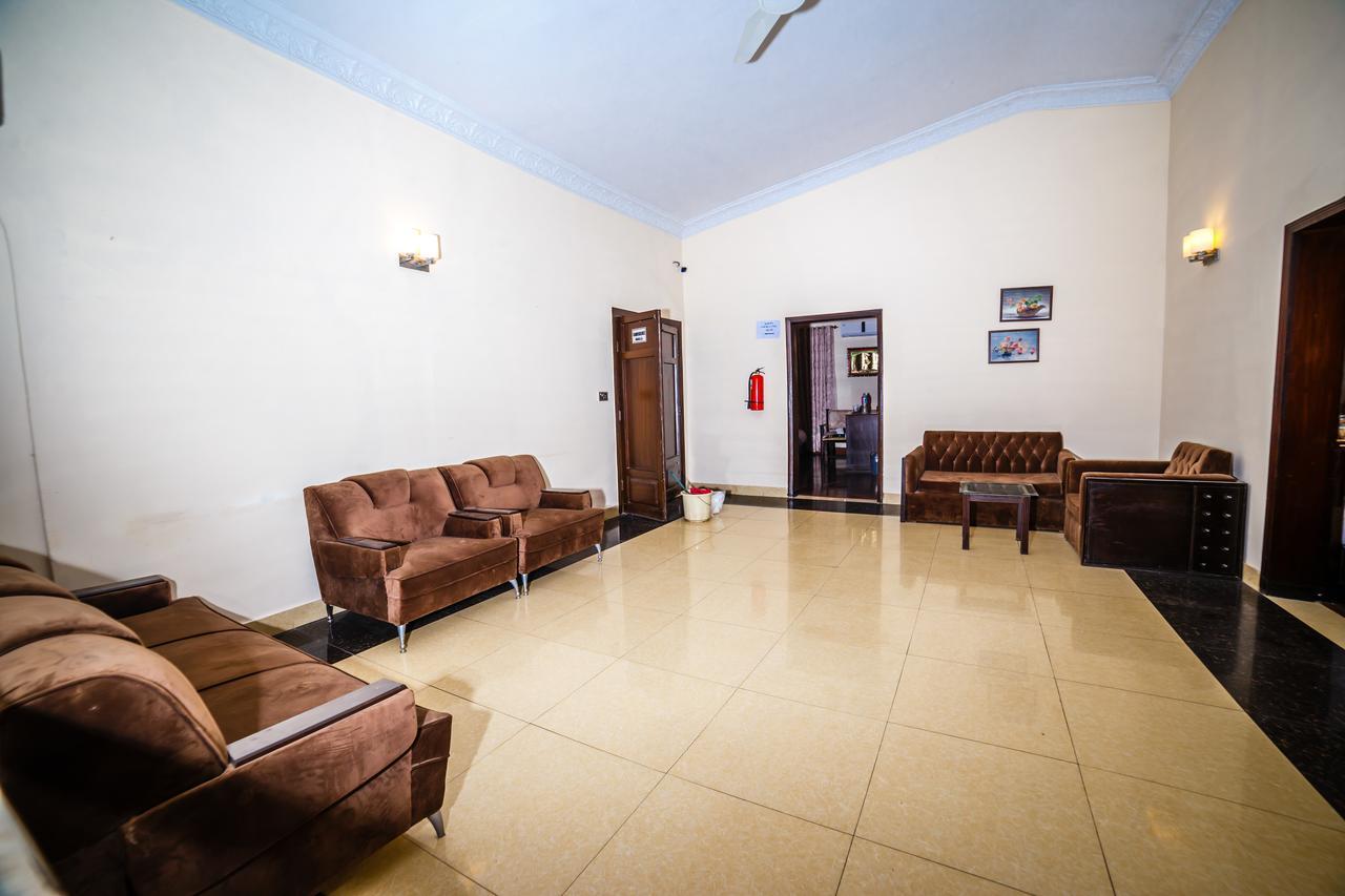Shelton Accommodator Peschawar Exterior foto