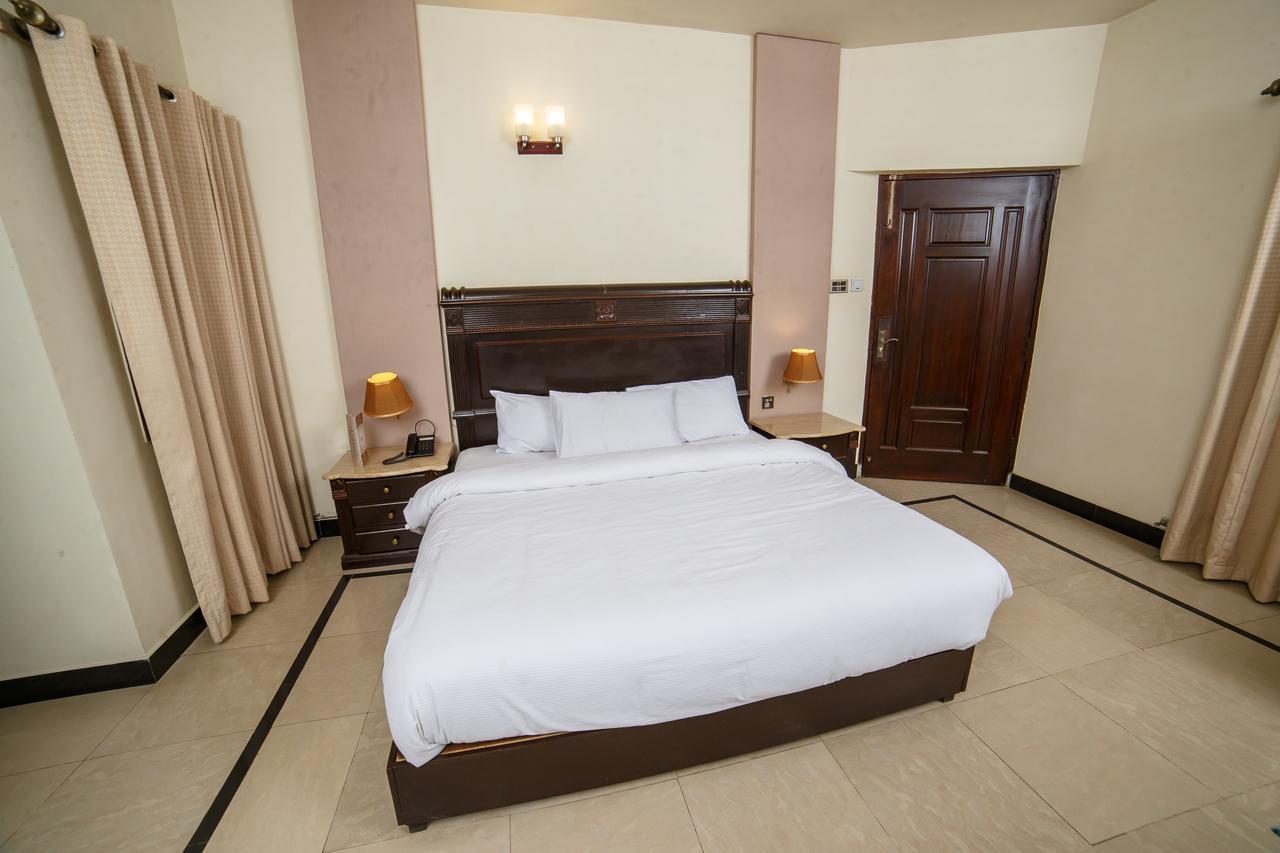 Shelton Accommodator Peschawar Exterior foto